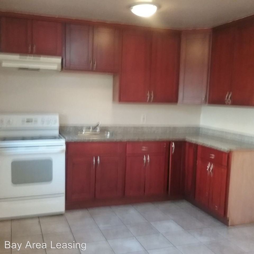 318 105th Ave - Photo 3 of 15