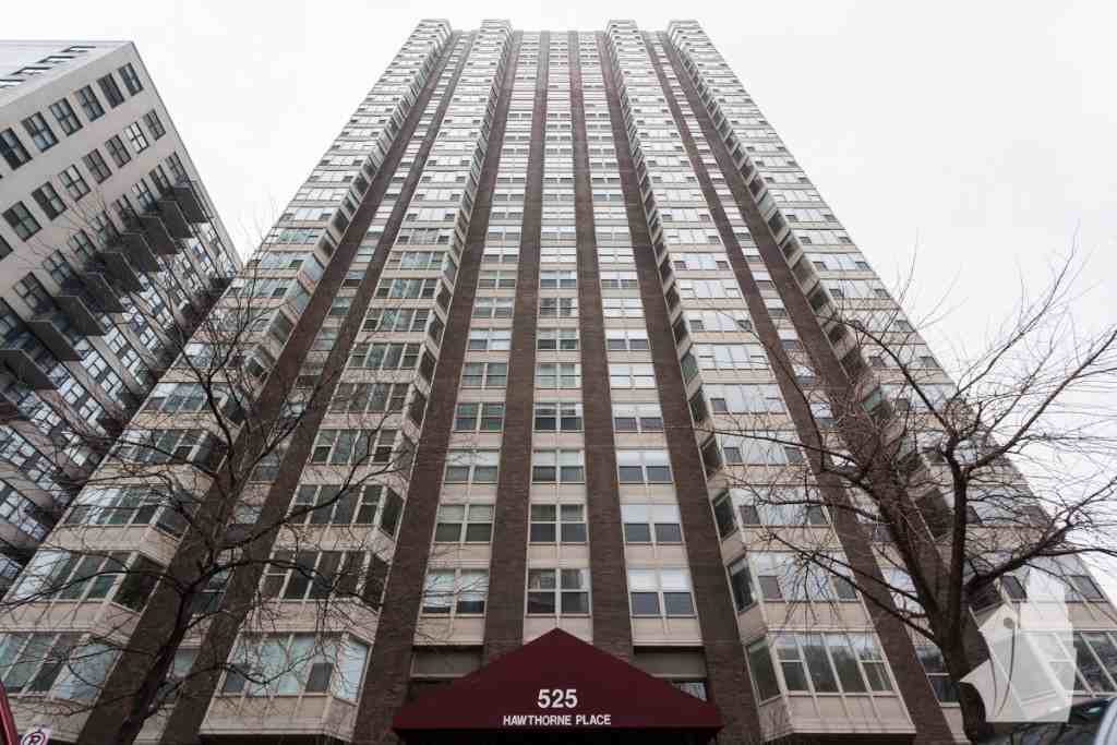 525 West Hawthorne Place