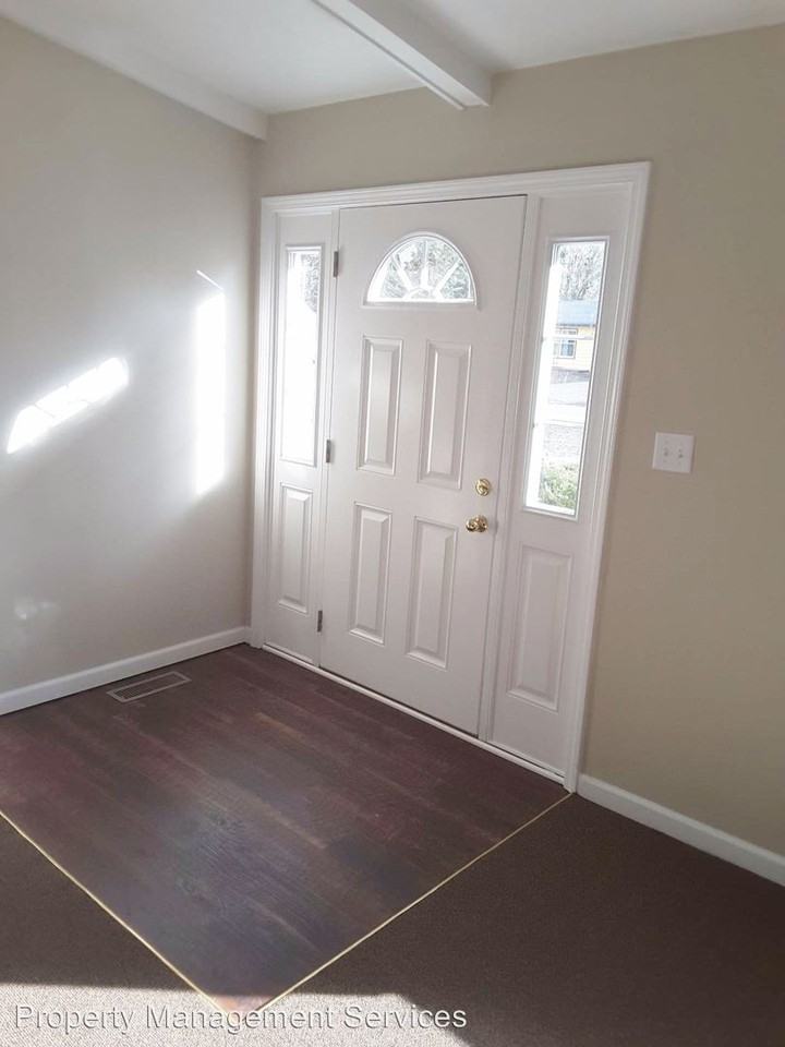 16395 Fairfield Ln - Photo 3 of 14