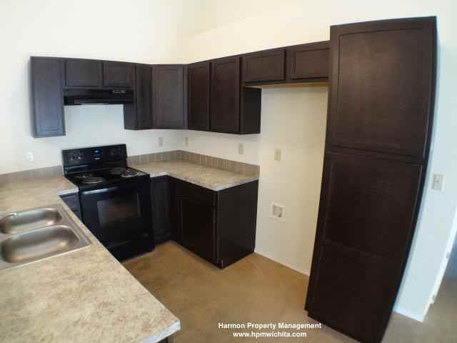 1541 W 23rd St N - Photo 3 of 11