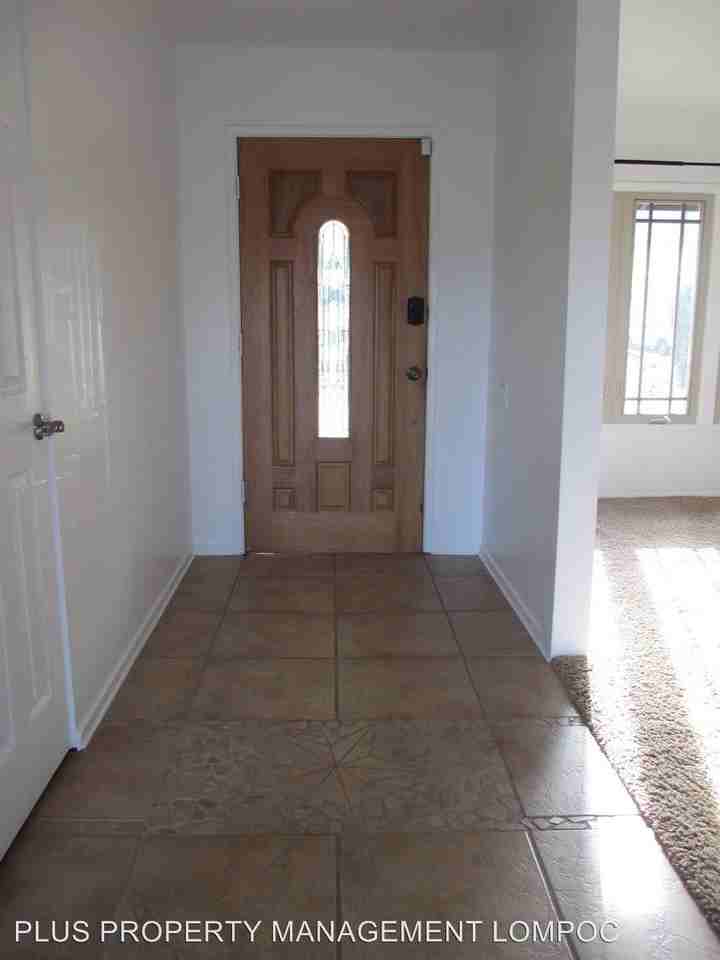 233 Huntington Pl - Photo 2 of 16