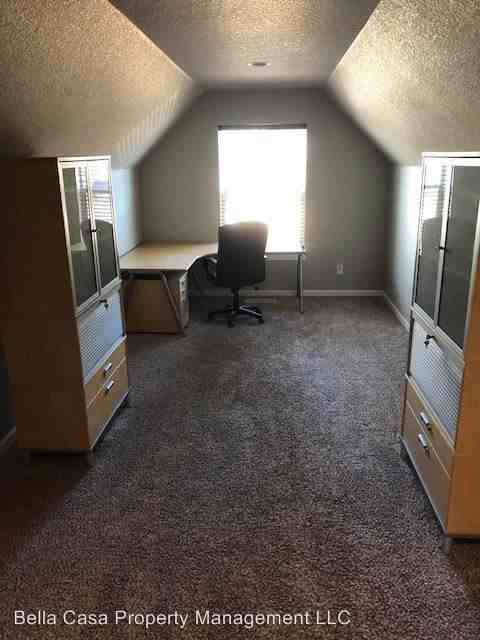 333 NW Pacific Hills Dr - Photo 2 of 27