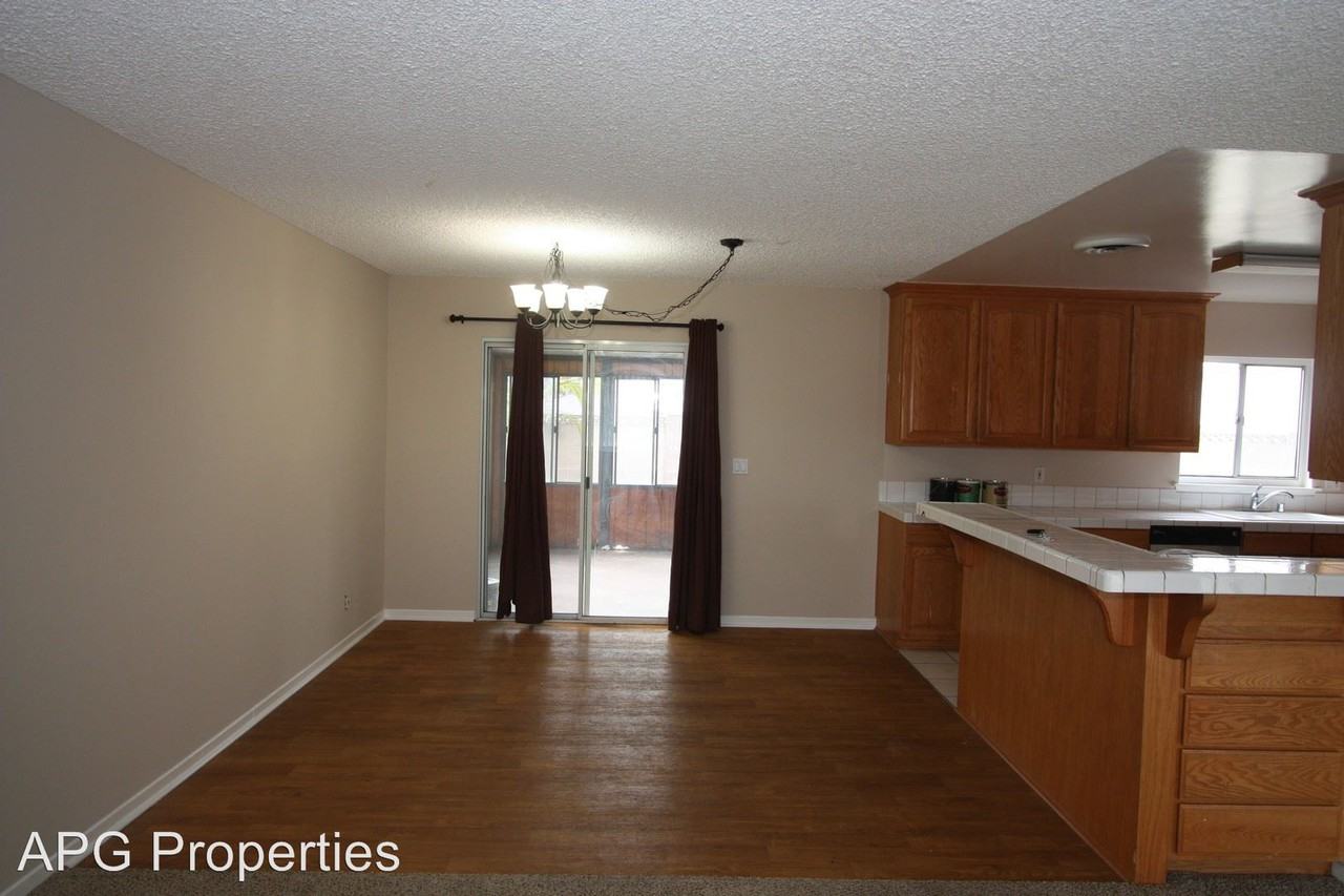 7230 Grandoaks Dr - Photo 3 of 11