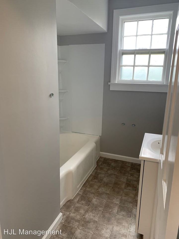 216 Fairway Dr - Photo 3 of 5