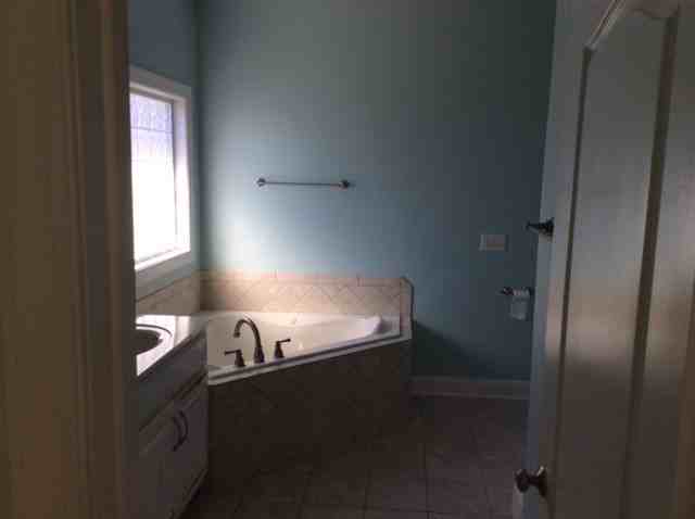 1002 Silver Lake Ct - Photo 6 of 13