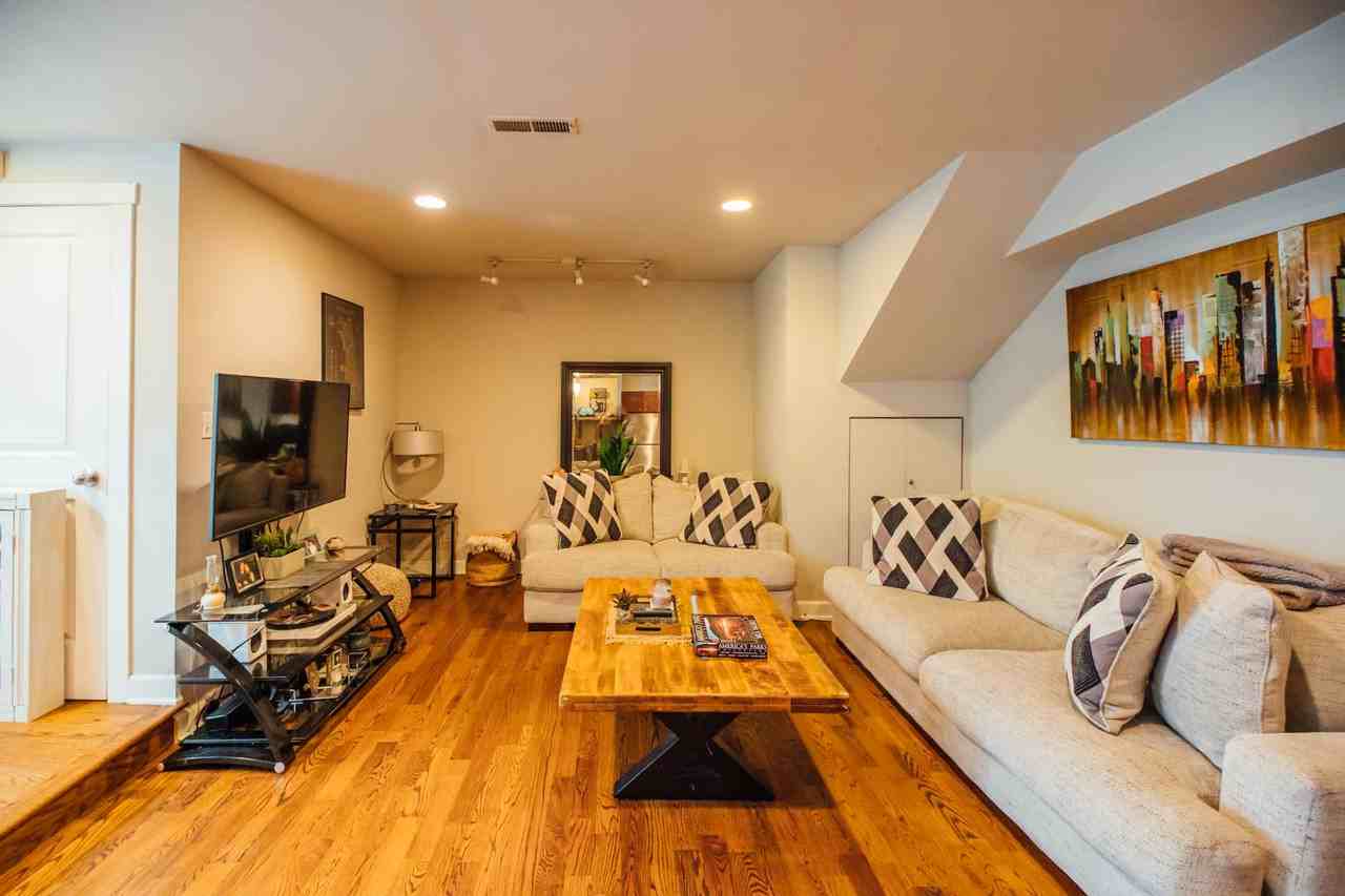 1431 W. Cortez - Photo 3 of 19