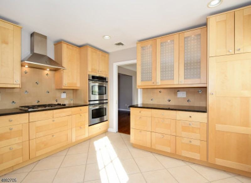 16 Burgess Ct - Photo 2 of 23