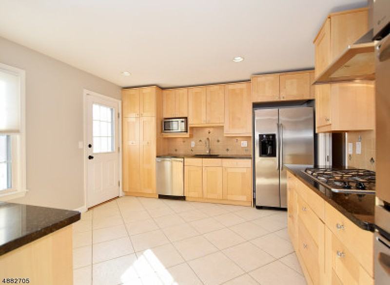 16 Burgess Ct - Photo 3 of 23