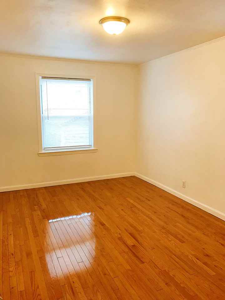 7747 166th St 2ndFL - Photo 2 of 3