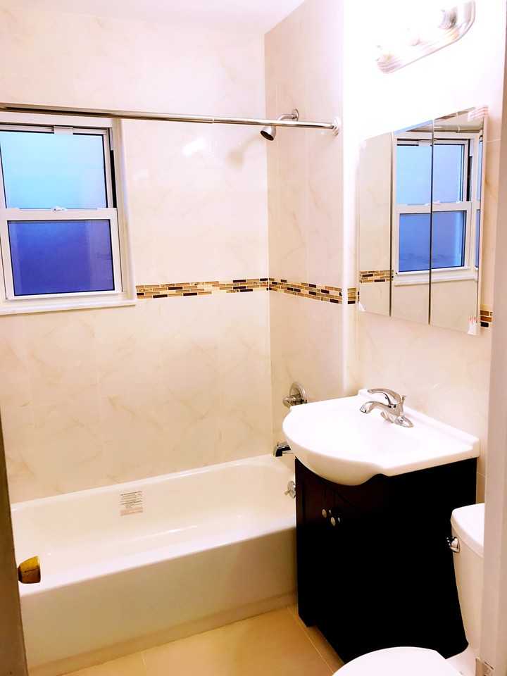 7747 166th St 2ndFL - Photo 3 of 3