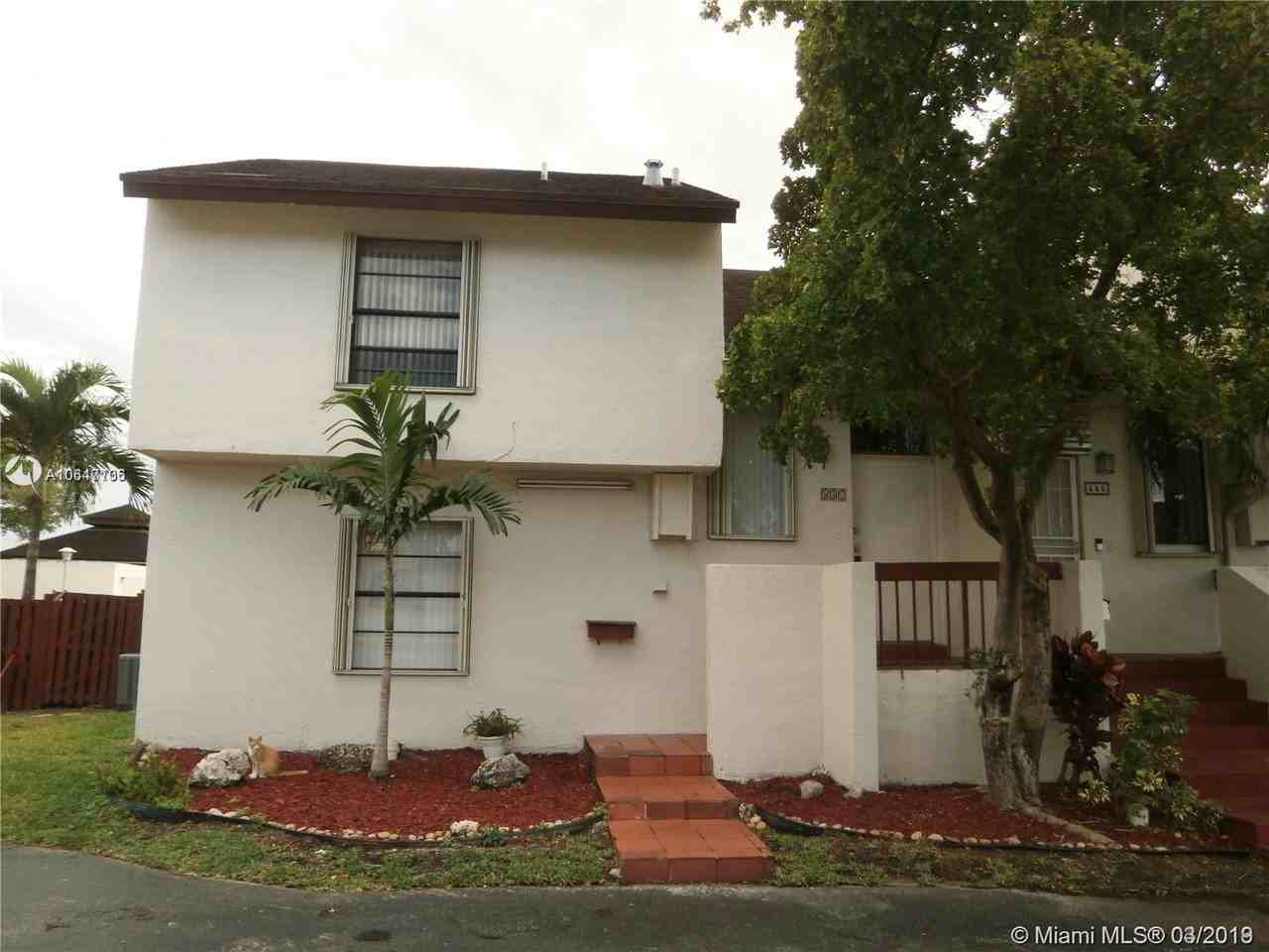 557 NW 98th Ct - Photo 2 of 8