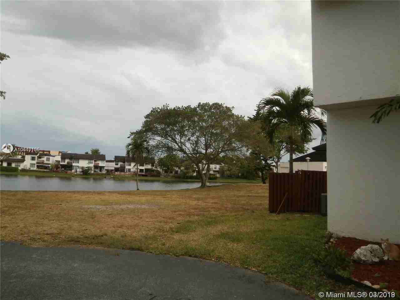 557 NW 98th Ct - Photo 3 of 8