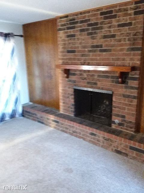 1929 NW 42nd St - Photo 3 of 10