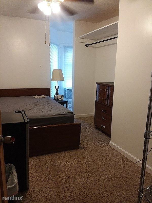 220 N Market St - Photo 3 of 8