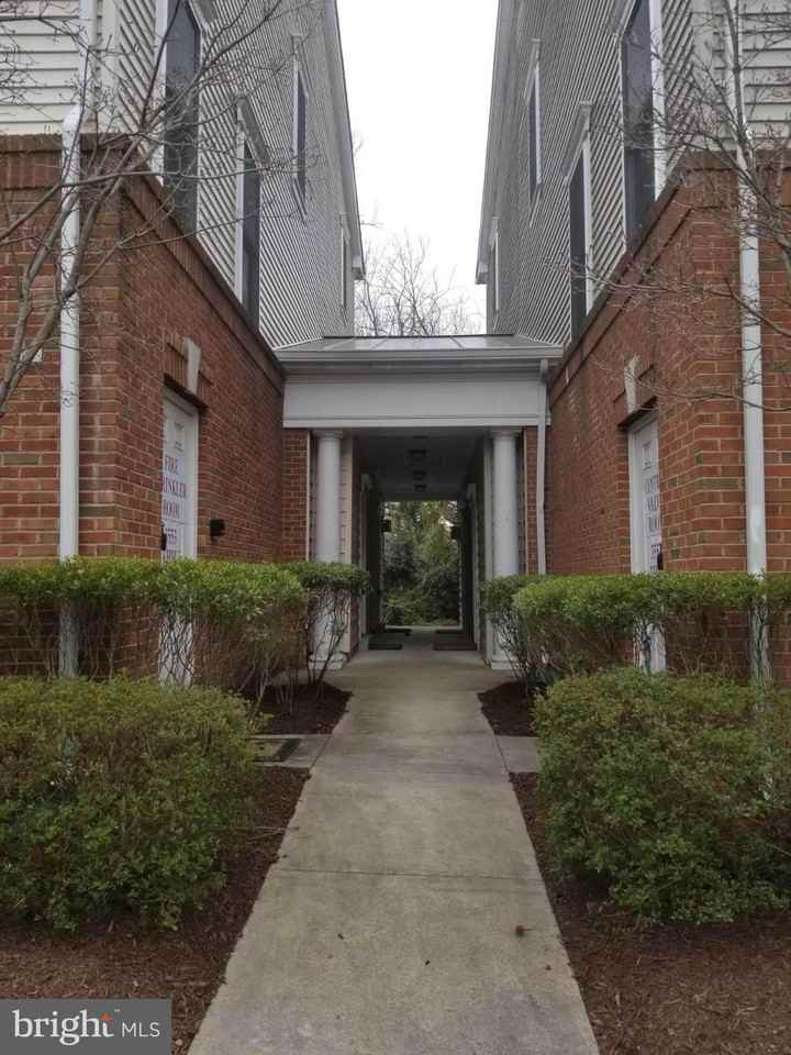 3553 Huntley Manor Ln - Photo 2 of 24