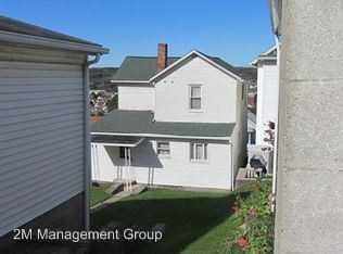 411 Summit Ave - Photo 2 of 17