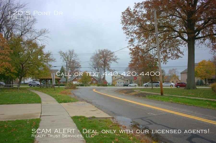 120 S Point Dr - Photo 3 of 30