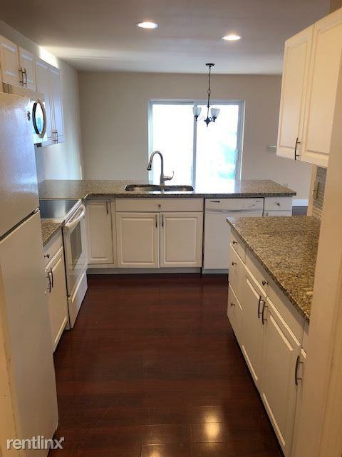 318 Stratford Ln - Photo 3 of 42