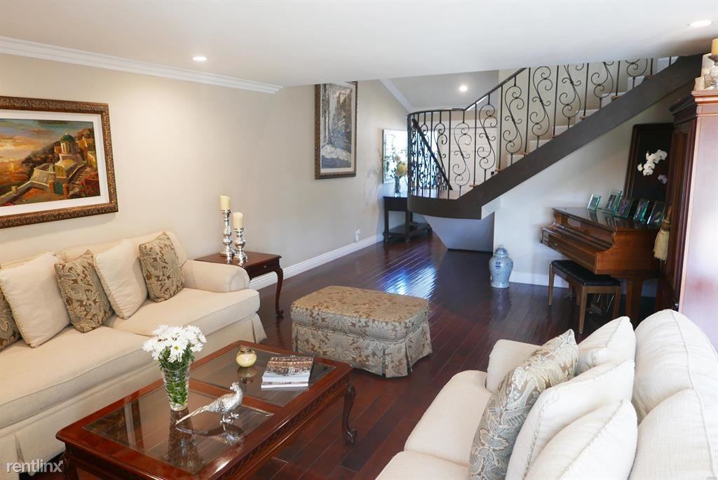 32126 Beachlake Ln - Photo 3 of 20