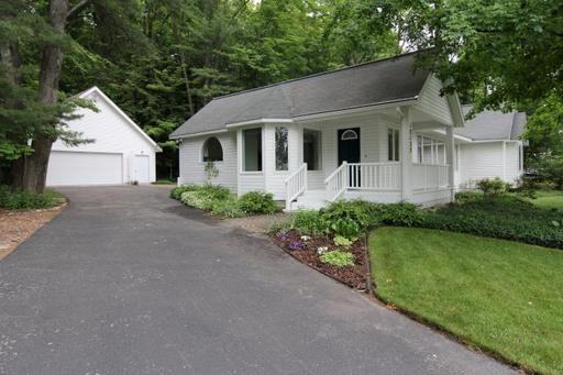 12155 Bluff Rd - Photo 2 of 11