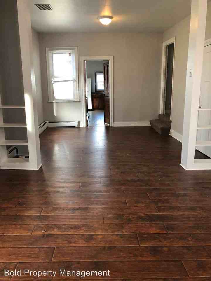 417 W Walnut St - Photo 2 of 13