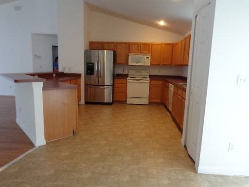 1024 Sandhill St - Photo 3 of 10