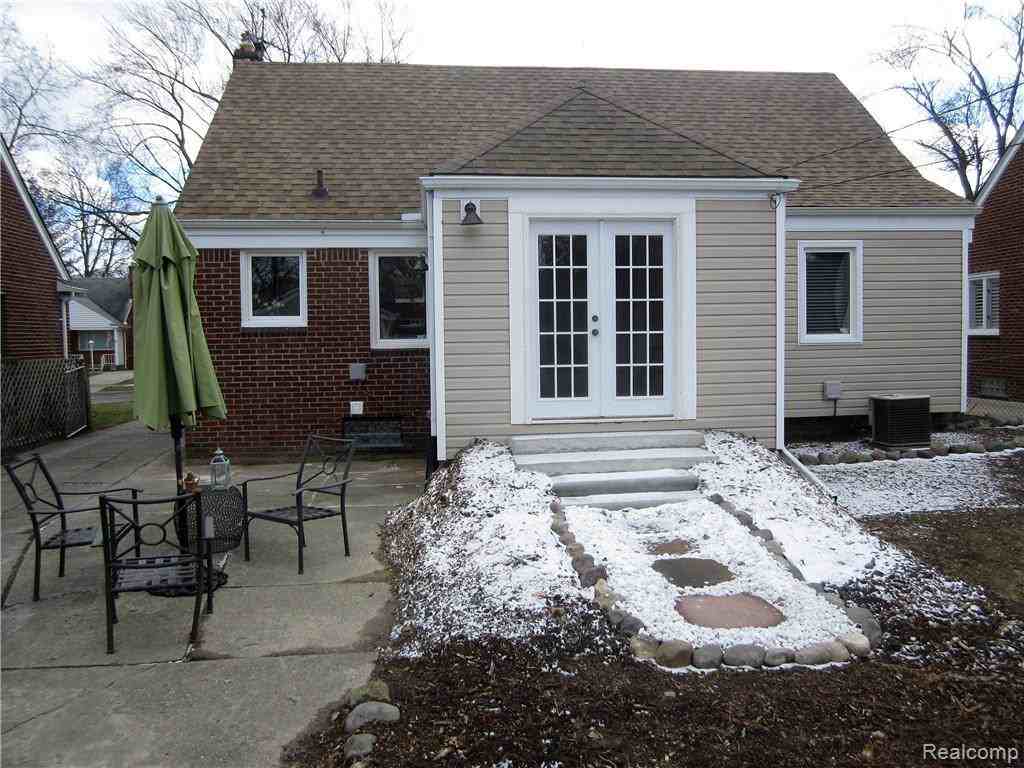 2645 Buckingham Ave - Photo 3 of 37