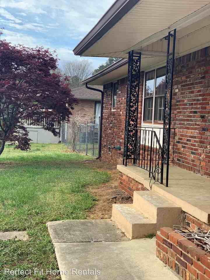 6042 Wedgewood Dr SW - Photo 2 of 13