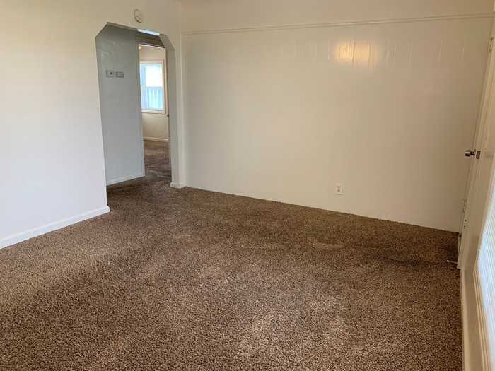 603 E K Rd - Photo 3 of 15