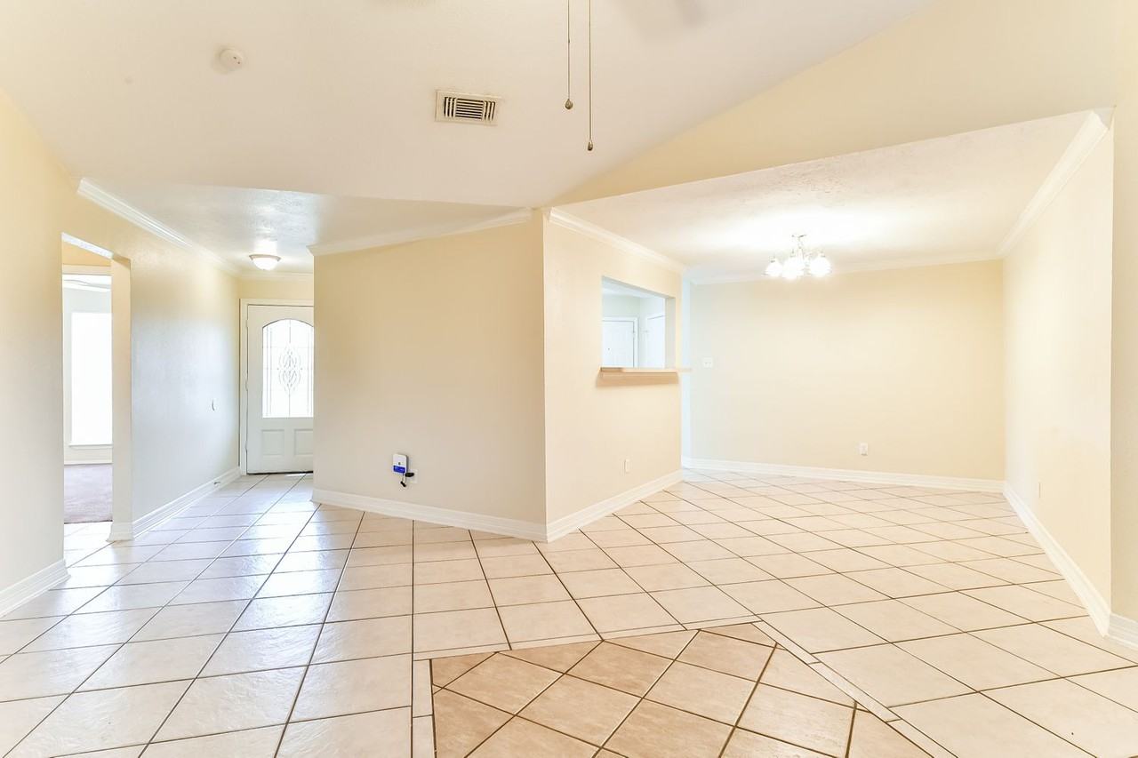 19206 Cypress Bay Dr - Photo 2 of 14