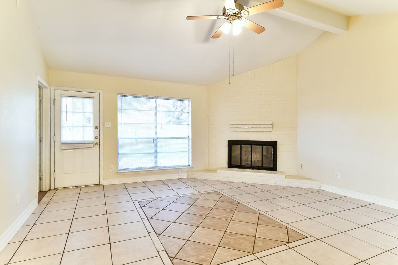 19206 Cypress Bay Dr - Photo 3 of 14