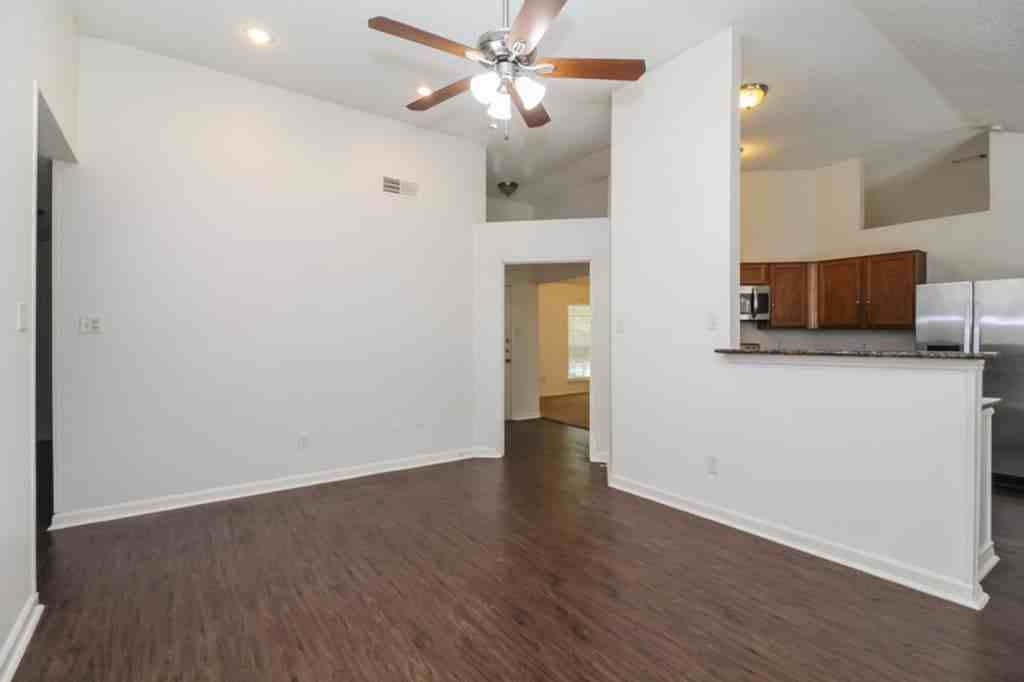 1509 Sunswept Ter - Photo 3 of 12