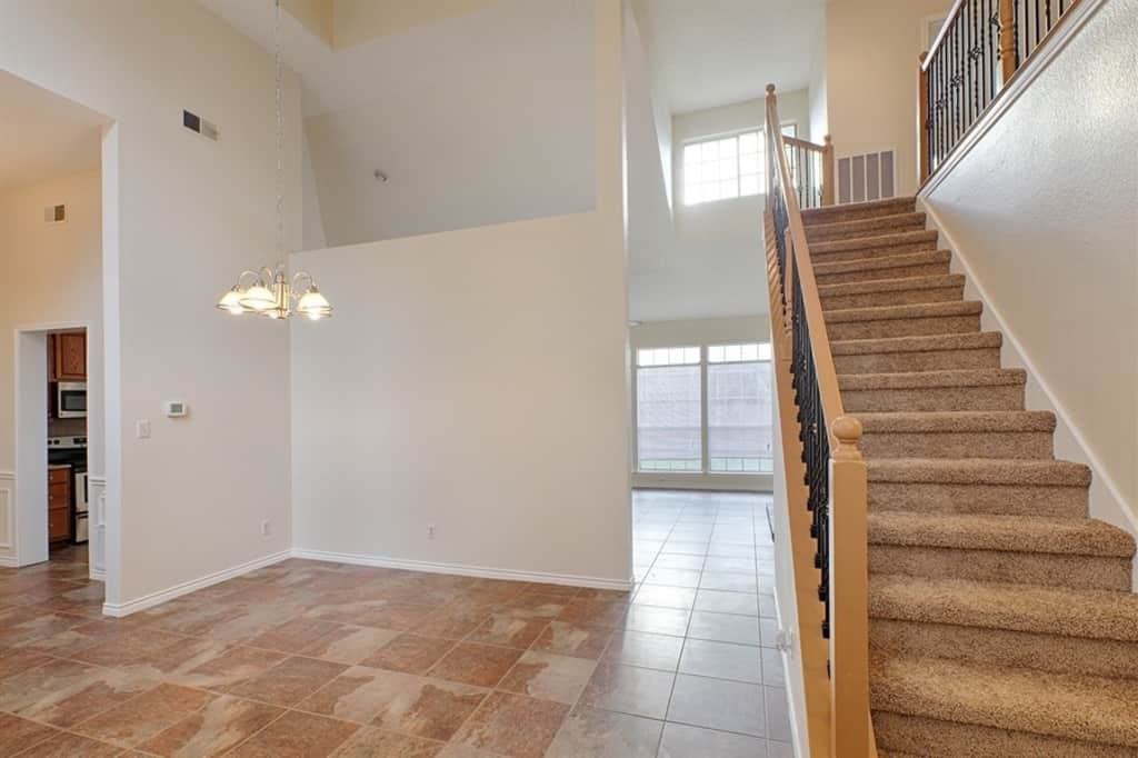 2321 Amhearst Ln - Photo 2 of 14