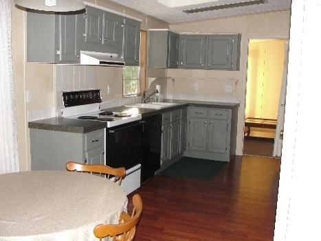 1329 Bonneau Blvd - Photo 2 of 16