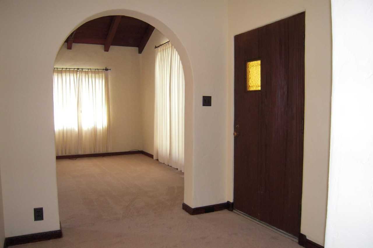 1472 Drake Ave - Photo 3 of 34