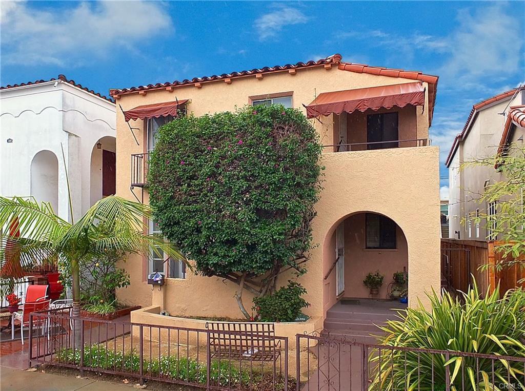 161 Corona Ave - Photo 3 of 47