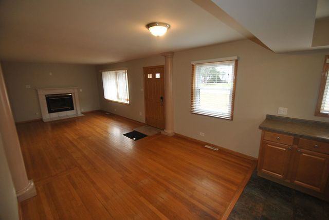 833 Rowlett Ave - Photo 2 of 7