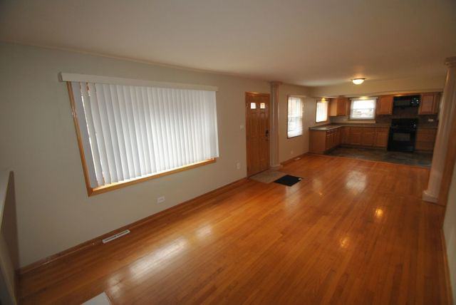 833 Rowlett Ave - Photo 3 of 7