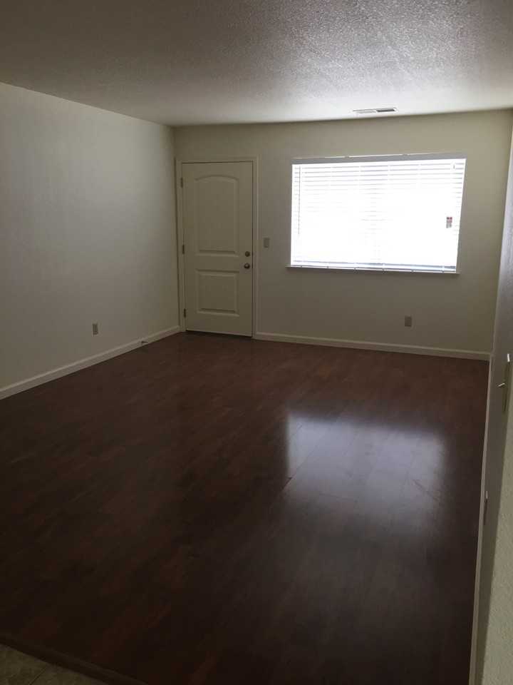 276 W Clover Rd - Photo 3 of 6