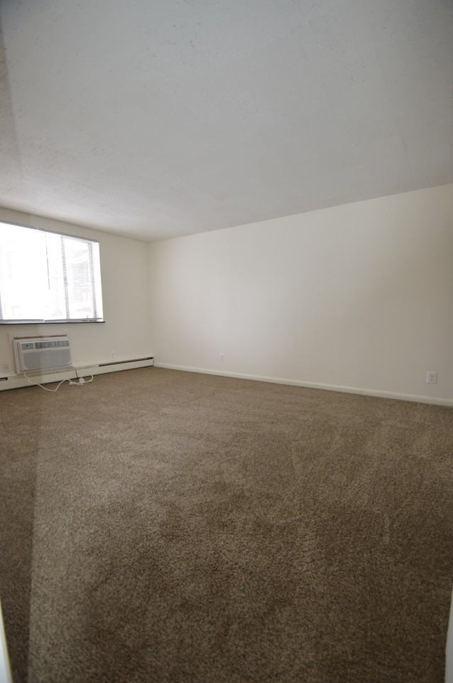 1077 East Ave - Photo 4 of 10