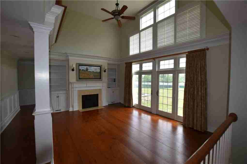 433 Purchase St - Photo 2 of 21