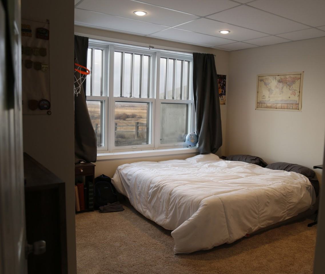 12747 21 St NW - Photo 3 of 10