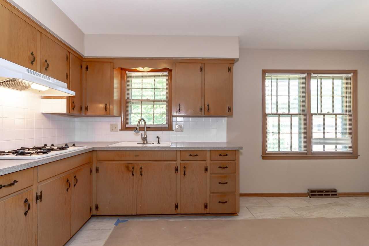 1916 S Arlington Ave - Photo 3 of 24