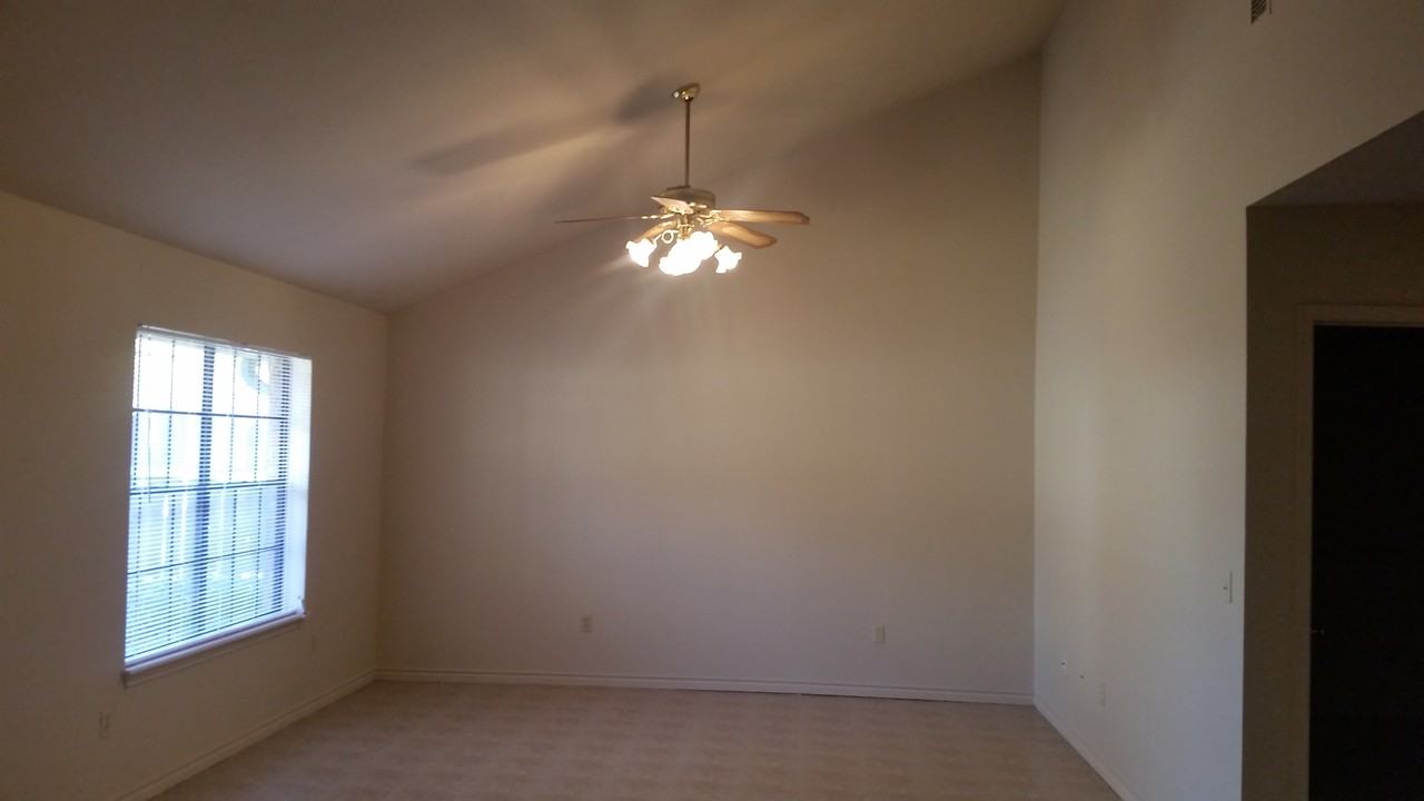 105 Shady Bend Dr - Photo 2 of 8
