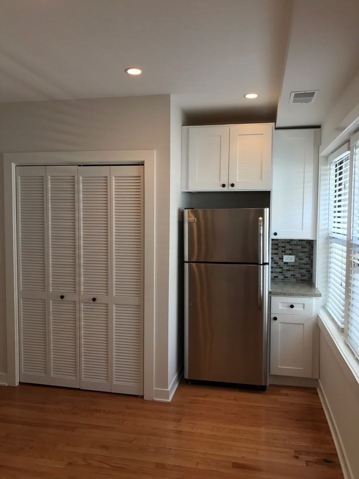 3138 N Seminary Ave - Photo 2 of 17