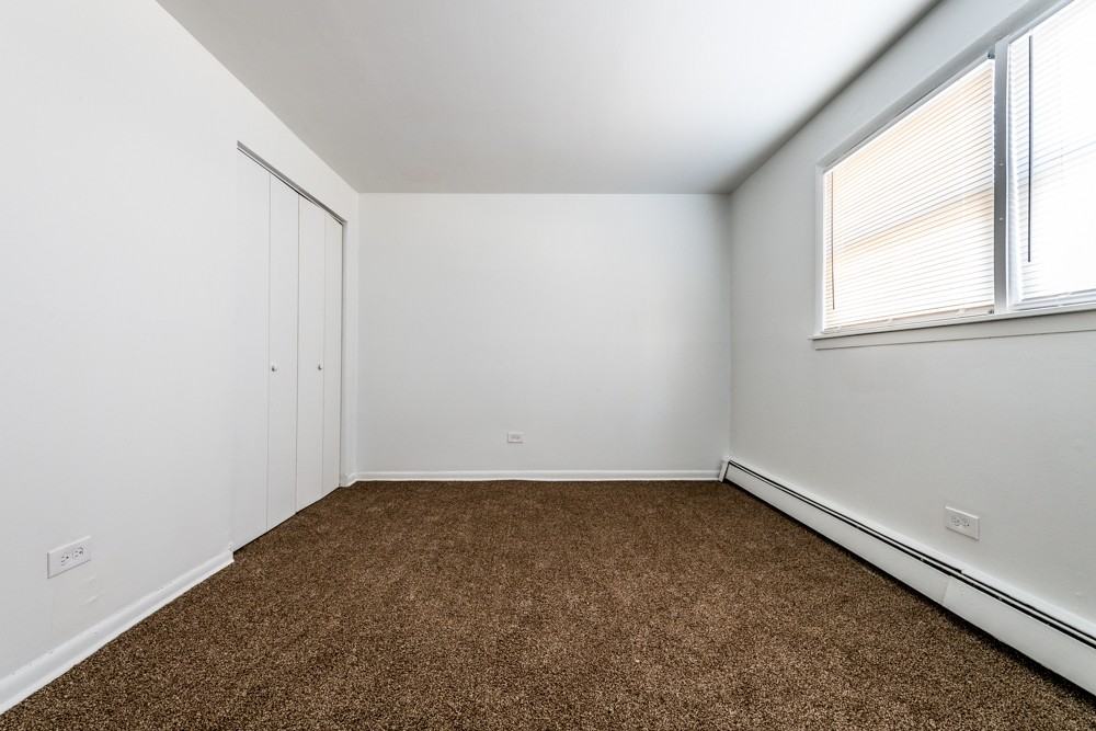 15210-14 Chicago Rd - Photo 3 of 11