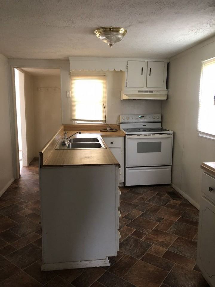 1040 Franklin Rd - Photo 2 of 2