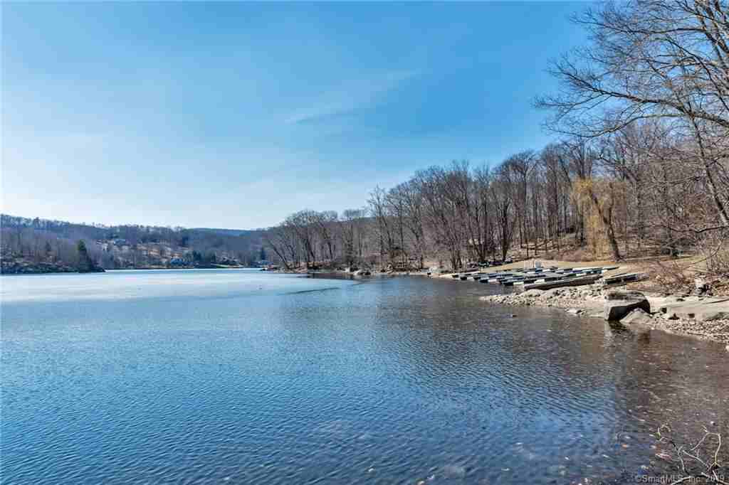 23 Candlewood Lake Drive - Photo 2 of 22