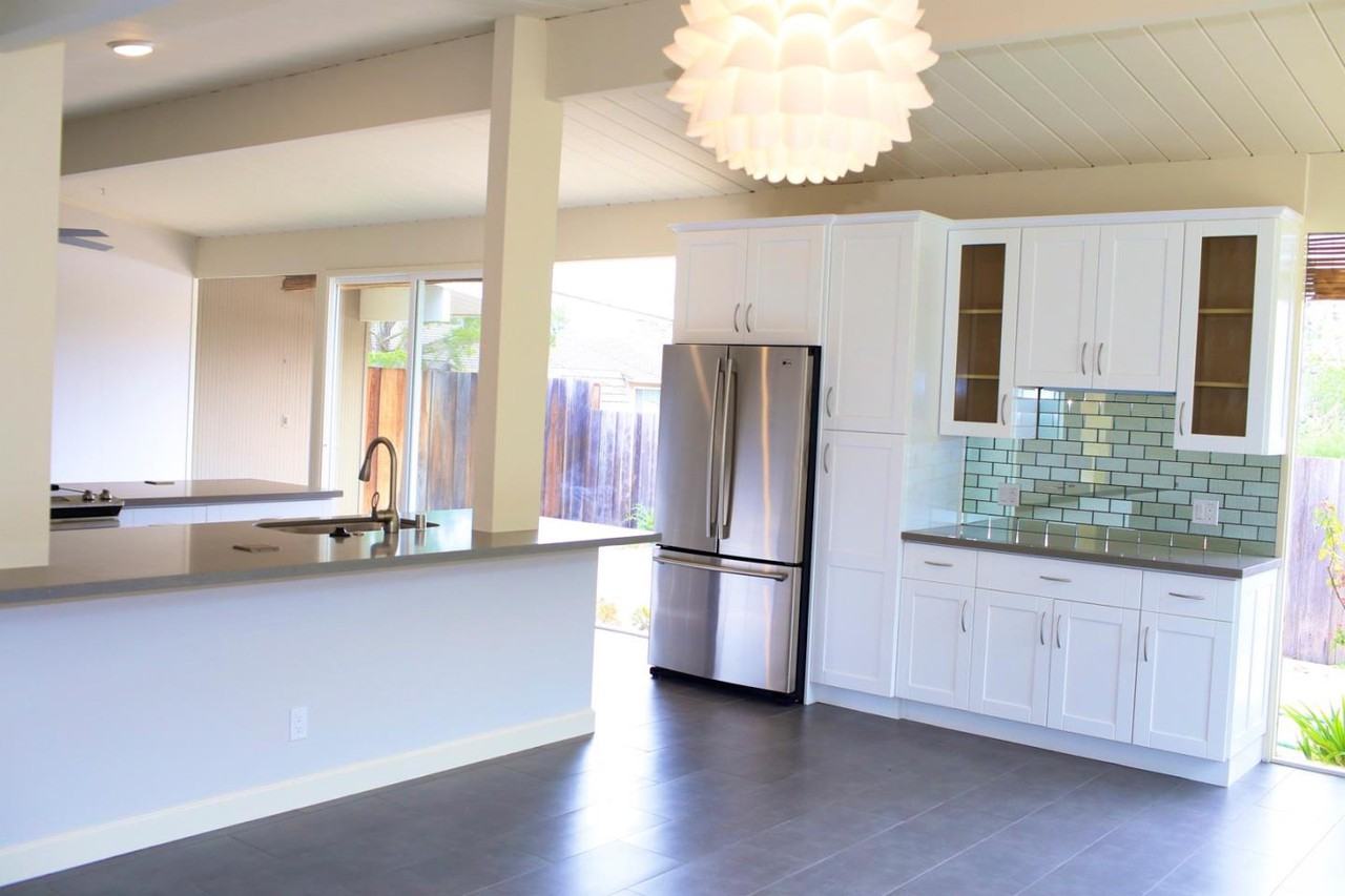 2205 Bunker Hill Dr - Photo 2 of 8