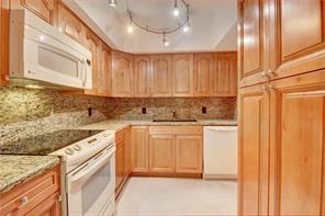 737 Southeast 1st Way #202
